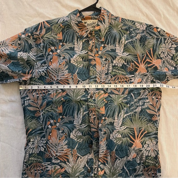 Fun Hawaiian short sleeve button down from Howler Bros. - Picture 4 of 4